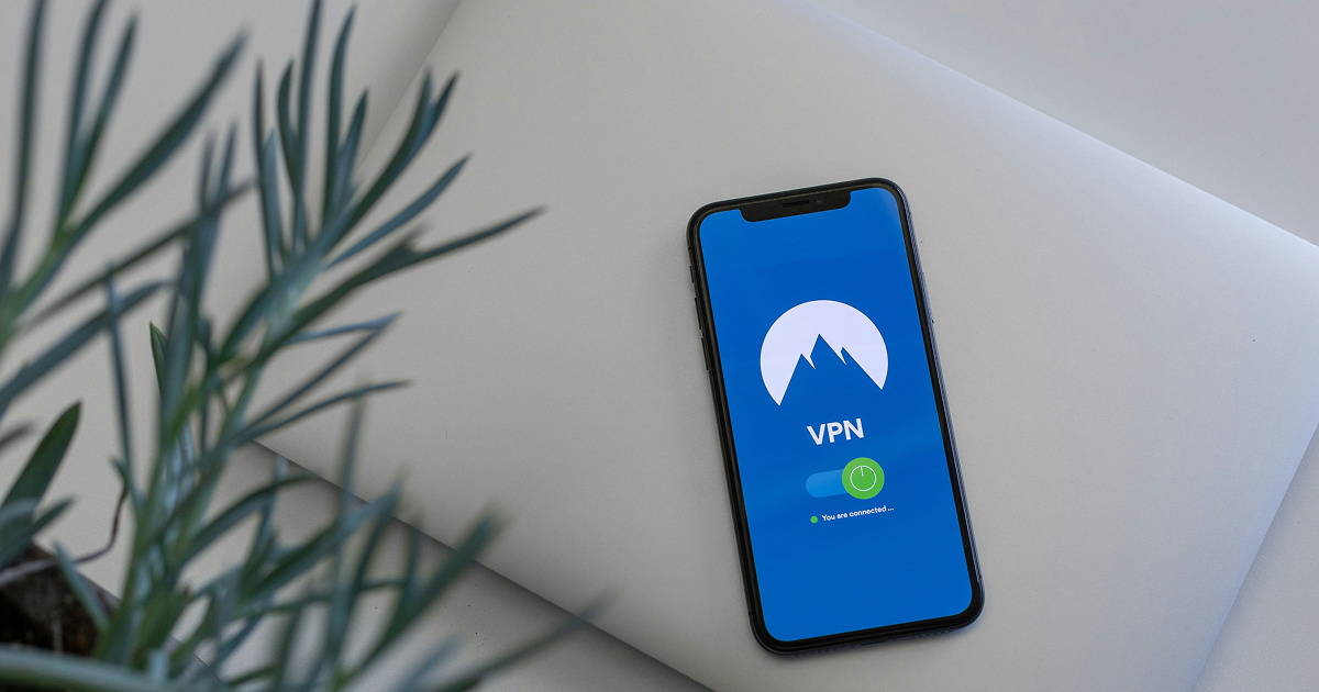 VPNアプリを表示したスマートフォン