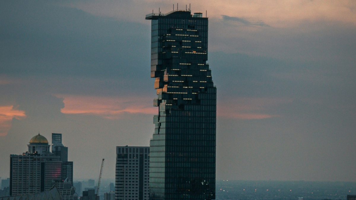 夕暮れのマハナコンタワー