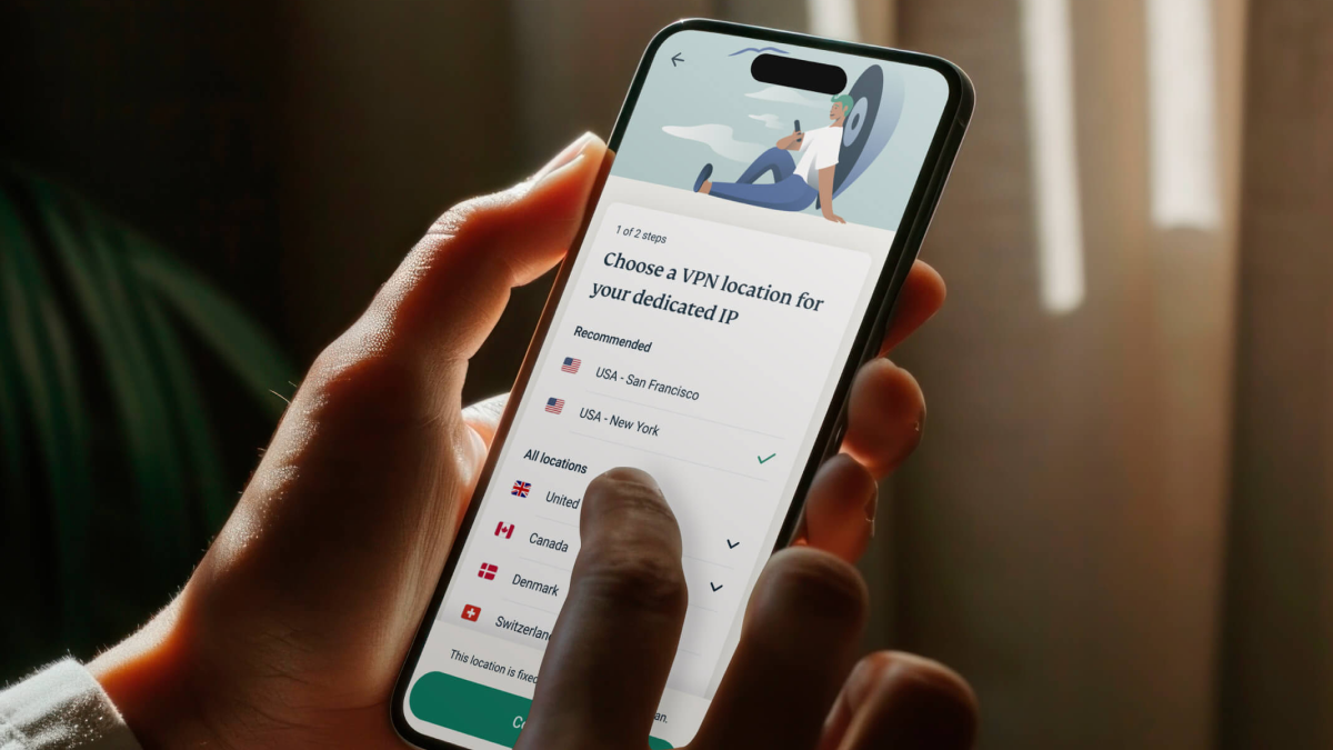 VPNの接続先を選択するスマートフォン画面