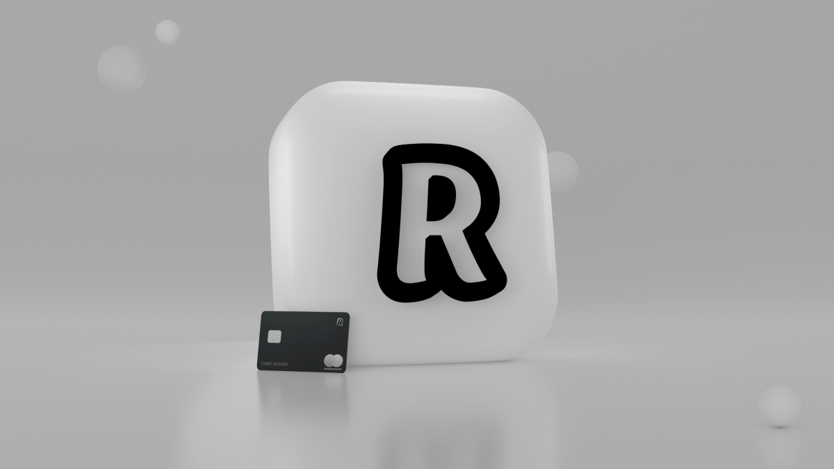 Revolutのロゴとカード